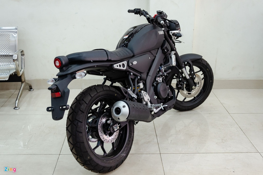 Yamaha trang bị cho XSR 155 động cơ SOHC xy-lanh đơn dung tích 155 cc có công nghệ van biến thiên VVA và phun xăng điện tử. Công suất tối đa hơn 19 mã lực tại 10.000 vòng/phút và mô-men xoắn cực đại 14,7 Nm tại 8.500 vòng/phút. Kết hợp với đó là hộp số côn tay 6 cấp có tích hợp bộ ly hợp chống trượt Slipper Clutch.