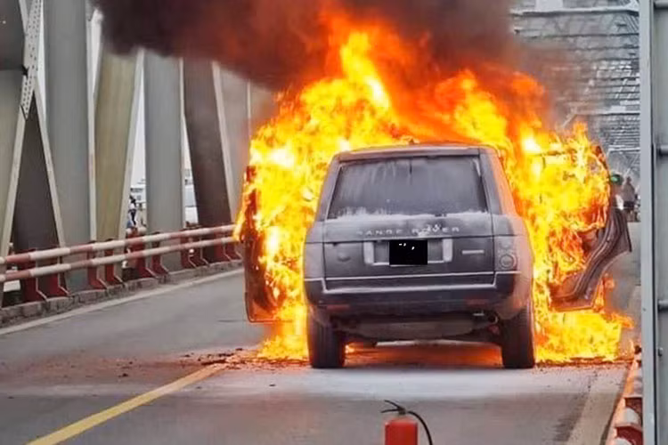 Chay oto, xe may mua nang nong va cac bien phap phong ngua