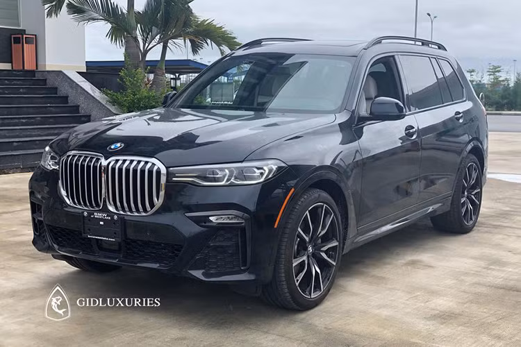 BMW X7 dau tien cap ben Viet Nam, gia hon 7 ty dong