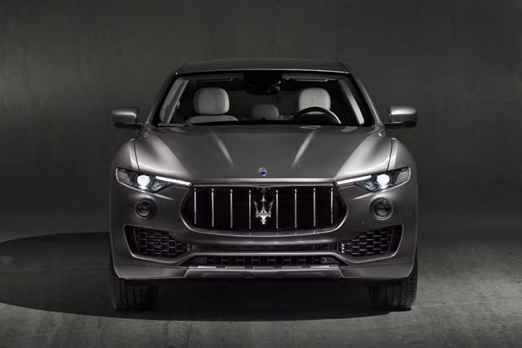 Levante là mẫu SUV đầu tiên trong lịch sử hơn 100 năm của thương hiệu đinh ba. Xe trang bị động cơ V6 3,0 lít, công suất 350 mã lực và mô-men xoắn 500 Nm, đi kèm cùng hộp số 8 cấp. Khả năng tăng tốc 0-100 km/h của chiếc SUV này là 6,8 giây. Maserati Lenvante có giá 73.850 USD, khoảng 1,72 tỷ đồng.