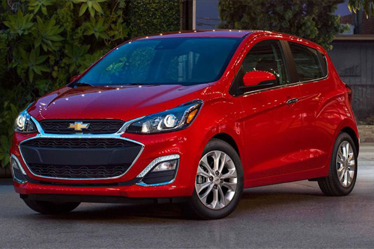 Theo kế hoạch, Chevrolet Spark 2019 sẽ bán ra tại Mỹ vào nửa cuối năm 2018, giá bán công bố cùng thời điểm. Trong khi đó, Spark 2018 giá từ 13.000 USD. Chevrolet Spark nằm cùng phân khúc với Kia Morning.