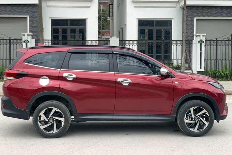 Một thành viên nhóm phân tích thêm, xe lăn bánh khỏi đại lý đã tính khấu hao. Bán xe cũ xác định lỗ tiền ra biển và thuế, phí lăn bánh lần đầu. Xe đi 1 năm, thợ "thoáng tay" trả giá cũng phải lỗ 30 triệu. Do đó, giá xe Toyota Rush cũ mà chủ xe đưa ra là cao và khó thực hiện.