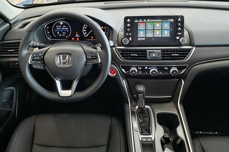 Sự chậm thay đổi cùng nghèo nàn về phiên bản và giá bán cao nhất nhì phân khúc sẽdan cỡ D đã khiến doanh số bán xe Honda Accord tại Việt Nam luôn nằm ở top ôtô ế ẩm nhất thị trường.