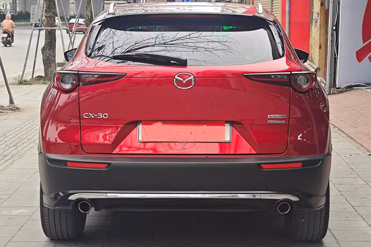 Phải chăng việc chậm cập nhật nâng cấp là một trong những nguyên nhân khiến Mazda CX-30 liên tục về bét bảng xếp hạng doanh số phân khúc. Cụ thể, lượng xe CX-30 mở bán thành công trong 8 tháng qua đạt 944 chiếc, xếp dưới cả "anh em cùng nhà" CX-3 (1.490 xe).