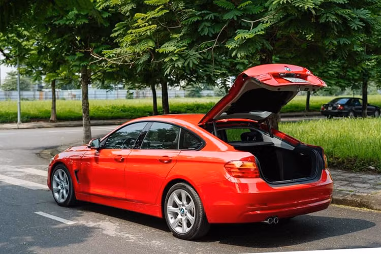 Các thông số BMW 428i Gran Coupe 2014 đều tương tự như bản 3-Series F30 328i, nhưng do 4-Series nhẹ hơn nên sẽ tăng tốc nhanh hơn: xe chỉ mất 5,8 giây để đạt đến mức 100 km/h khi xuất phát ở vị trí đứng yên. 