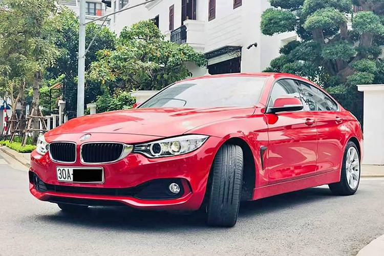 Ra mắt tại Việt Nam vào năm 2014, giá xe BMW 428i Gran Coupe bán ra chính hãng là 2,198 tỷ đồng và cạnh tranh trực tiếp với đối thủ "đồng hương" Audi A7. Chiếc xe trong bài viết này được chủ nhân chạy khoảng gần 6 năm với số km là hơn 30.000 và được chào bán trên sàn xe cũ tại Hà Nội chỉ khoảng hơn 1,2 tỷ đồng, rẻ hơn gần 1 nửa thời điểm mua mới.
