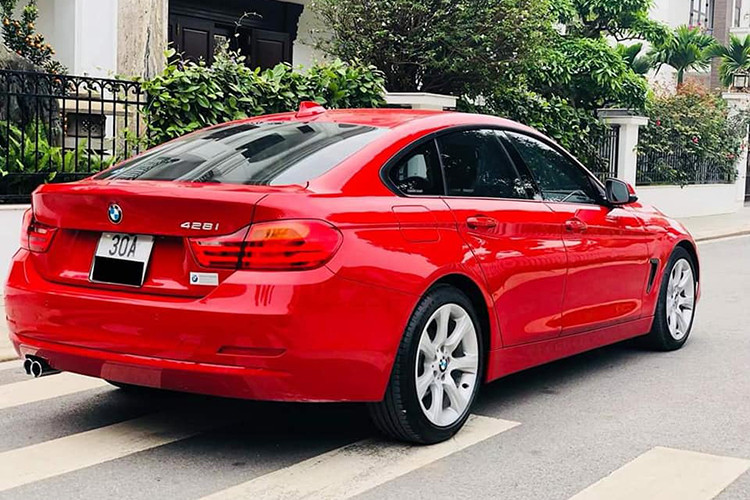 Xe sử dụng hệ dẫn động cầu sau tiêu chuẩn và có tùy chọn dẫn động 4 bánh xDrive. Nhờ công nghệ EfficientDynamics, lượng tiêu thụ nhiên liệu của 428i theo công bố là 6,3 lít/100 km. Xe được trang bị hệ thống tự khởi động/dừng (Auto Start/Stop) và hệ thống Phanh tái sinh năng lượng (Brake Energy Regeneration), cùng chế độ lái ECO PRO để giảm mức tiêu hao nhiên liệu thêm 20% so với thông thường.