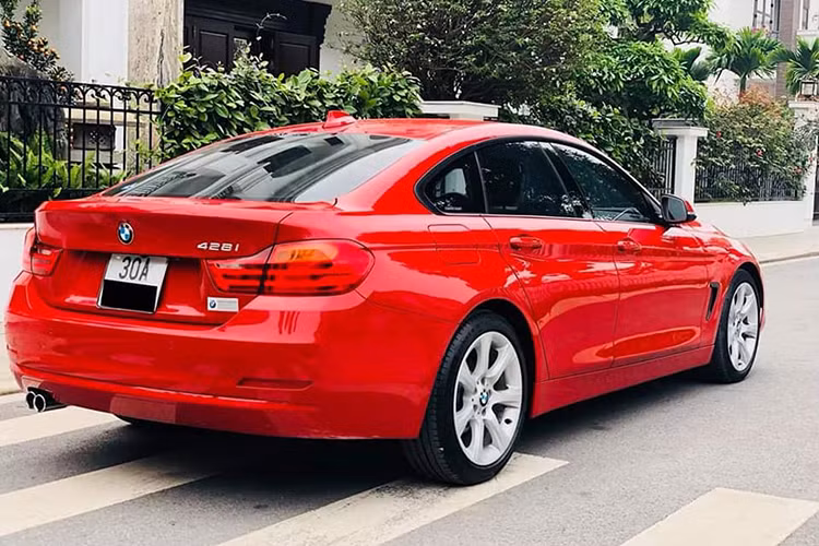 Xe sử dụng hệ dẫn động cầu sau tiêu chuẩn và có tùy chọn dẫn động 4 bánh xDrive. Nhờ công nghệ EfficientDynamics, lượng tiêu thụ nhiên liệu của 428i theo công bố là 6,3 lít/100 km. Xe được trang bị hệ thống tự khởi động/dừng (Auto Start/Stop) và hệ thống Phanh tái sinh năng lượng (Brake Energy Regeneration), cùng chế độ lái ECO PRO để giảm mức tiêu hao nhiên liệu thêm 20% so với thông thường.