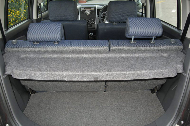 Suzuki Wagon là mẫu xe nằm trong phân khúc xe hơi loại nhỏ dành cho đô thị, nó được thiết kế hướng đến sự tiện dụng và thực tế. Đây cũng là dòng ôtô đặc trưng và rất được ưa chuông tại quê nhà Nhật Bản. Xe ra đời từ năm 1993 và đến nay đã có hơn 6 triệu chiếc bán ra trên toàn cầu.