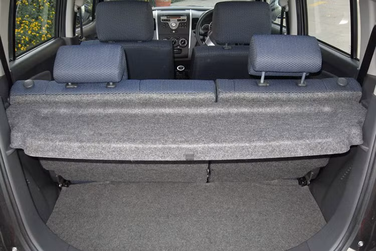 Suzuki Wagon là mẫu xe nằm trong phân khúc xe hơi loại nhỏ dành cho đô thị, nó được thiết kế hướng đến sự tiện dụng và thực tế. Đây cũng là dòng ôtô đặc trưng và rất được ưa chuông tại quê nhà Nhật Bản. Xe ra đời từ năm 1993 và đến nay đã có hơn 6 triệu chiếc bán ra trên toàn cầu.