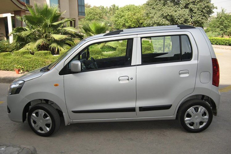 Sanjay nói, "Tôi đã mua xe cách đây gần 12 năm và chiếc xe đã mang lại sự thịnh vượng cho gia đình. Không chỉ thành công trong kinh doanh, gia đình tôi còn có địa vị cao và được nhiều người tôn trọng. Chiếc xe đã chứng minh đã mang đến may mắn cho gia đình tôi và tôi. Do đó, thay vì bán đi, tôi đã tặng chiếc xe một buổi lễ chôn cất trang trọng để thể hiện sự tri ân". 