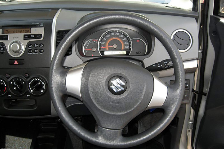 Thực tế, nhiều người theo đạo Hindu ở Ấn Độ rất coi trọng xe cộ. Thậm chí họ có cả nghi lễ tôn giáo phức tạp riêng được thực hiện khi mua một chiếc xe mới, nhằm mục đích cầu nguyện những chiếc xe hoạt động đáng tin cậy và an toàn. Dù vậy, việc làm lễ chôn cất cho chiếc ôtô là rất hiếm gặp.