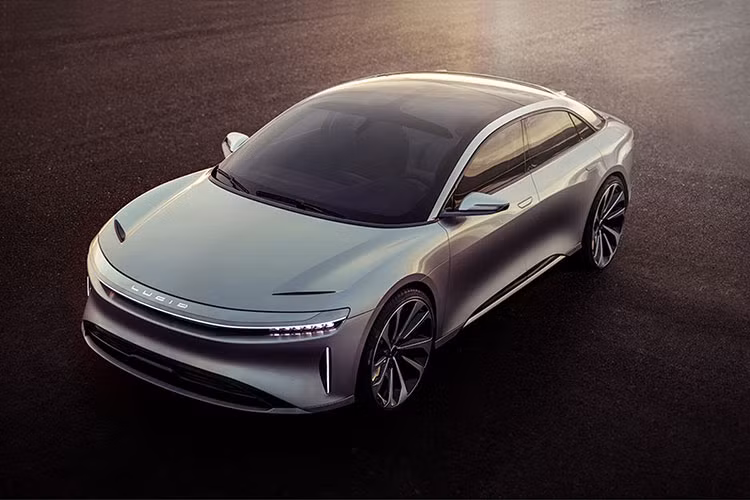 Lucid Motors là hãng sản xuất xe hơi non trẻ, mới được thành lập năm 2007 và bắt đầu sản xuất xe điện từ năm 2014. Lucid Air được ra mắt năm 2016 mạnh 1.000 mã lực, đây là mẫu sedan sang trọng mà Lucid cho biết sẽ cạnh tranh trực tiếp với Tesla Model S. Lucid Air sẽ là chiếc xe đầu tiên của hãng được sản xuất hàng loạt vào năm 2019.