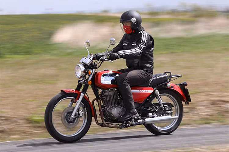 Tại Séc - thị trường "quê nhà" của hãng xe máy Jawa, phiên bản 350 OHC thế hệ mới sẽ được bán với giá 99.930 CZK (tương đương 93 triệu đồng). Được biết, Jawa cũng đang dự định mở rộng thị trường bằng cách đưa dòng xe của mình ra các quốc gia khác như Nga và Anh Quốc...