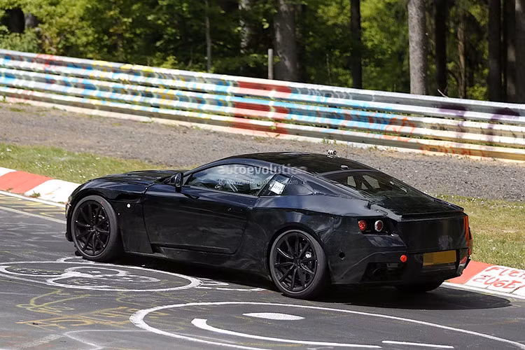 Chắc chắn DB11 sẽ sở hữu động cơ V12 tăng áp kép của Mercedes-benz nhưng Aston Martin chưa xác nhận họ sẽ dùng phiên bản V12 nào.