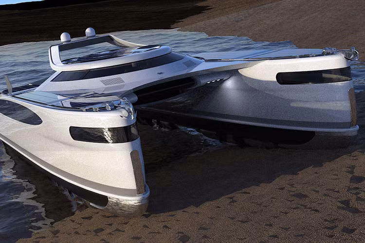 Thực tế, Lazzarini vốn có ý định sử dụng du thuyền Pagurus đặc biệt này cho các ứng dụng quân sự nhưng rồi thay đổi suy nghĩ sau khi thấy lượng người mua du thuyền sang trọng mong muốn phiêu lưu cả trên cạn và trên biển tăng cao.