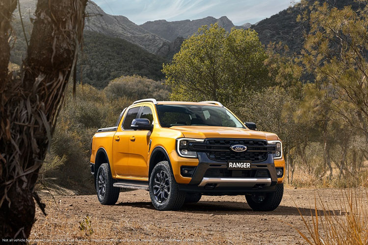 "Vua bán tải" Ford Ranger đạt doanh số 1.585 xe trong tháng 6/2023, tăng 30% so với tháng trước. Tính từ đầu năm, Ford Ranger đã bán được tổng cộng 7.600 xe, duy trì vị thế vô địch trong phân khúc xe bán tải. Ford Ranger 2023 được lắp ráp trong nước và có sẵn 6 phiên bản, bao gồm XL, XLS MT, XLS 2x4 AT, XLS 4x4 AT, XLT và Wildtrak.