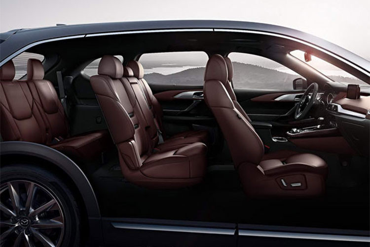 Phiên bản Touring Premium có chi phí cao hơn 2.390 USD, sở hữu đèn sương mù LED, cảm biến hỗ trợ đỗ xe phía trước, rèm che nắng cho hàng ghế sau, hệ thống âm thanh cao cấp Bose, cửa sổ trời và 3 tháng dùng thử hệ thống radio vệ tinh SiriusXM.