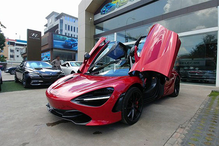 Mclaren 720S sở hữu khối động cơ M480T Twin-Turbo V8 4.0L sản sinh công suất tối đa 709 mã lực, mô-men xoắn cực đại 770 Nm. Xe có khả năng tăng tốc từ 0 – 100 km/h mất 2,9 giây, 0 – 200 km/h trong 7,8 giây và tốc độ tối đa đại 341 km/h. Hệ thống phanh trên 720S có khả năng giảm tốc độ từ 200 kmh/h về 0 chỉ trong vòng 4,6 giây trên quãng đường 117 mét.