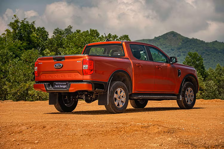 Ý kiến đóng góp của khách hàng đóng vai trò rất quan trọng để tạo ra vẻ ngoài chắc chắn của Ranger thế hệ mới. Ford đã dành rất nhiều thời gian với khách hàng trên toàn cầu, tổ chức hơn 5.000 cuộc phỏng vấn và hàng chục buổi chia sẻ với khách hàng để hiểu được cách khách hàng sử dụng xe bán tải và điều mà họ mong muốn, kỳ vọng ở Ranger mới.