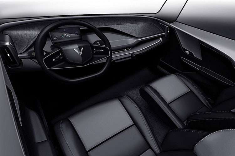 Về nội thất, VinFast VF3 sở hữu 2 hàng ghế và 5 chỗ ngồi, nhiều hơn những gì mà Wuling Hongguang Mini EV có thể mang lại. Xe cũng sẽ được trang bị những tính năng thông minh thiết yếu cho người dùng. Dựa vào những hình ảnh, có thể thấy VF3 sẽ sở hữu vô-lăng vát đáy dạng 2 chấu. Không có màn hình giải trí trung tâm, chỉ có màn hình 8 inch đặt sau vô-lăng.