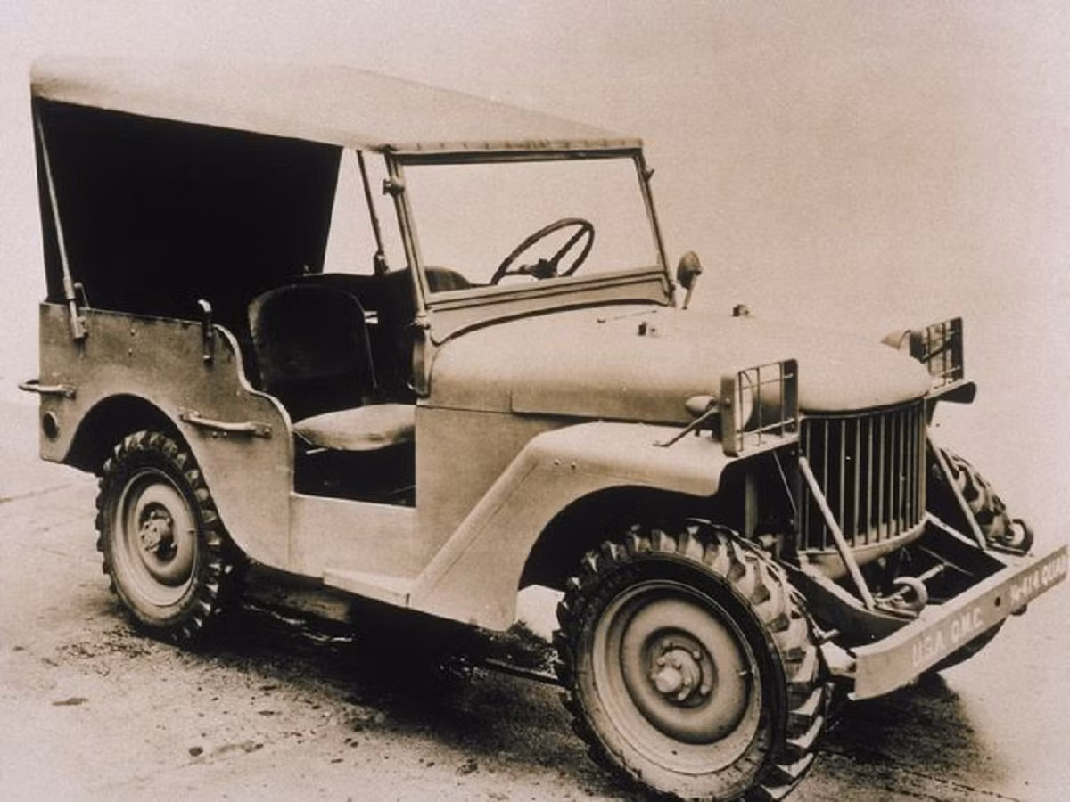 Ra đời năm 1941, mẫu Jeep mà chúng ta biết đến ngày nay có xuất xứ từ dòng xe quân sự. Willys-Overland và Ford đã xây dựng, gọi tên nó là Model MB và Model GPW nhưng quân đội thích gọi nó là Jeep hơn. Bắt đầu từ năm 1945, Willys-Overland bắt đầu chuyển đổi mục đích sử dụng của Jeep sang hướng dân dụng.
