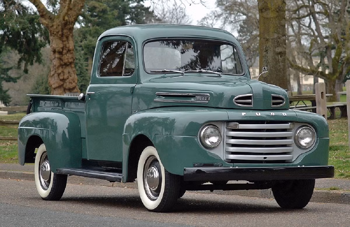 Được sản xuất vào năm năm 1948, Ford F-Series là dòng xe hiện đang bán chạy nhất nước Mỹ với gần 70.000 xe mỗi tháng và đến nay vẫn chạy.