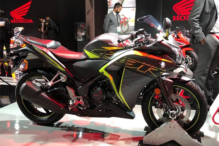 Hiện tại Honda CBR250R phiên bản 2018 đã chính thức có mặt tại các đại lý Honda ở Ấn Độ với bốn tùy chọn màu là Xám Cam, Xám Xanh, Vàng và Đỏ. Mẫu xe thể thao 250 phân khối của Honda sẽ "chung sân" và cạnh tranh trực tiếp với Suzuki GSX250F và Yamaha R25 tại thị trường đông dân thứ hai thế giới này.