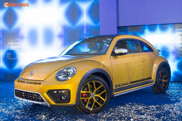 Giá bán của xe được hãng công bố là 1.469.000.000 VND. Xe hiện được phân phối chính thức trên toàn hệ thống Đại lý ủy quyền của Volkswagen trên toàn quốc. Với giá bán chính thức ngang ngửa những mẫu xe hạng D nhập khẩu hoặc xe sang phân khúc C, rõ ràng Volkswagen Beetle Dune chỉ dành cho những khách hàng cá tính và thực sự đam mê "con bọ".