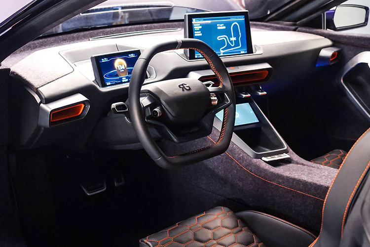 Hệ truyền động tân tiến của siêu xe Trung Quốc này được nhà sản xuất AIWAYS giới thiệu là có thể sản sinh 793 mã lực, nhiều hơn một chút so với siêu xe Ferrari 812 Superfast, và gia tốc từ 0-96 km/h chỉ dưới 2,5 giây, đạt tốc độ tối đa hơn 300 km/h