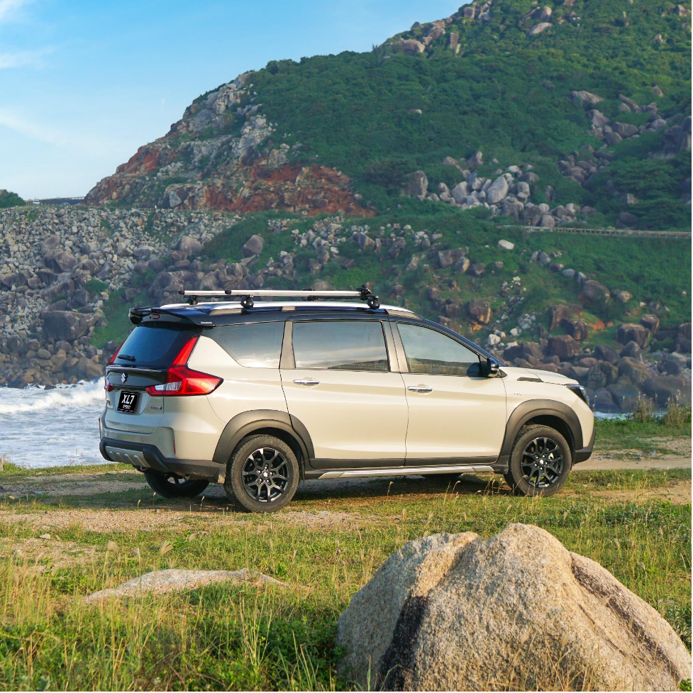 Suzuki XL7 vuot Toyota Innova Cross, dan dau phan khuc oto hybrid-Hinh-2