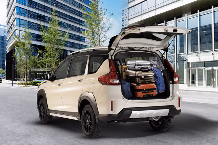 Suzuki XL7 vuot Toyota Innova Cross, dan dau phan khuc oto hybrid-Hinh-5