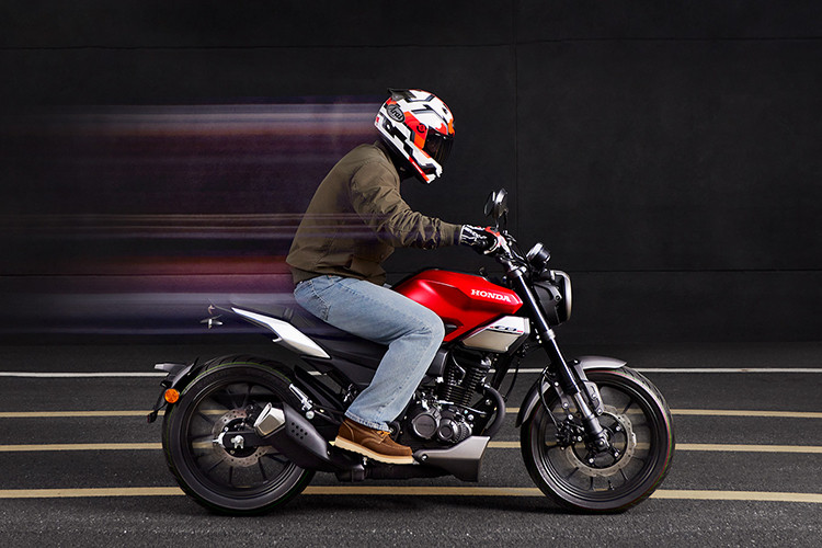 Mức giá xe Honda CB190TR 2025 được Sundiro Honda tại Trung Quốc phân phối và công bố với mức 12.980 nhân dân tệ, khoảng hơn 43 triệu đồng khi quy đổi ra tiền Việt theo tỷ giá hiện tại.