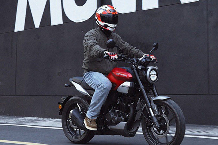 Dự kiến khi được bán tại Indonesia mức giá cũng sẽ rẻ để hút thêm sức hấp dẫn cho sản phẩm. Và đương nhiên với hàng loạt các nhà nhập khẩu xe từ Indonesia, khách hàng tại Việt Nam chắc chắn cũng sẽ sớm có cơ hội sở hữu chiếc môtô giá rẻ này.