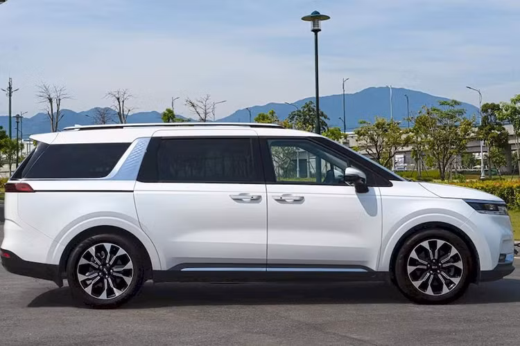 Kia Carnival tang gia lan thu 5, ban cao nhat 1,869 ty dong-Hinh-3