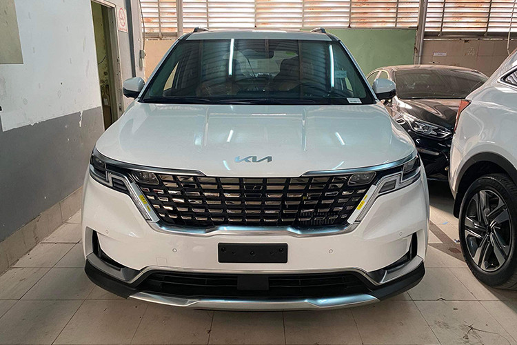 Kia Carnival tang gia lan thu 5, ban cao nhat 1,869 ty dong-Hinh-2