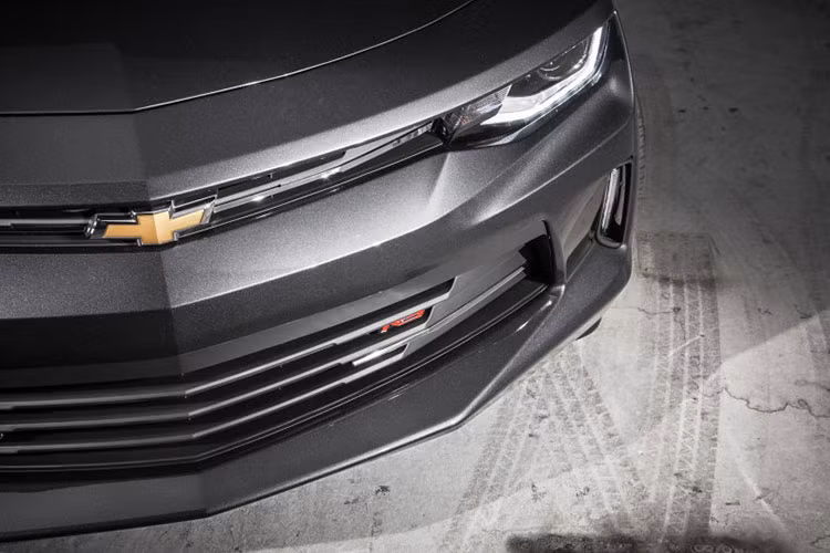 Đầu xe thiết kế "ngầu" hơn, phong cách thể thao đặt nặng trên phiên bản mới 2016 này.