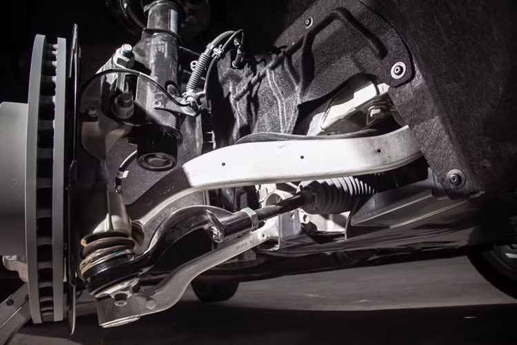 Hệ thống treo magnetic ride control và phanh Brembo cũng sẽ khiến người lái cảm thấy tự tin hơn trên mọi cung đường.