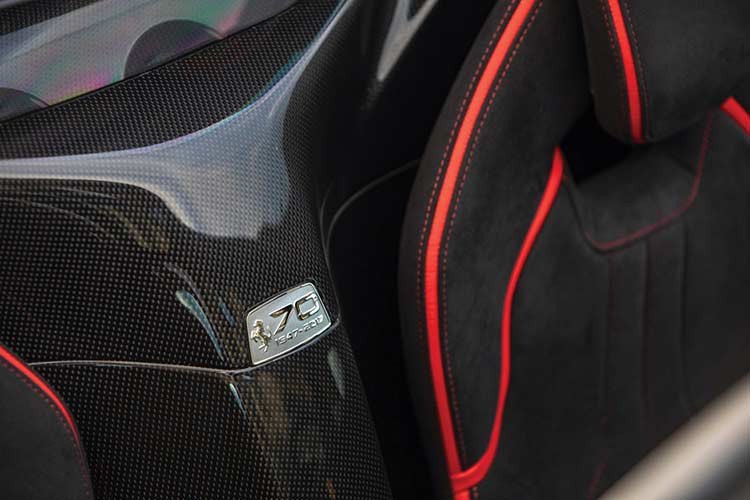 LaFerrari Aperta là một trong những mẫu xe chào mừng sự kiện kỷ niệm 70 thành lập hãng siêu xe Ferrari (1947-2017). Chỉ có 210 chiếc LaFerrari Aperta được sản xuất (chưa bằng một nửa so với con số 500 chiếc của bản coupe). Trong đó, chỉ có 201 chiếc có thể đến tay khách hàng do 9 chiếc đặc biệt được sử dụng cho mục đích quảng bá toàn cầu.