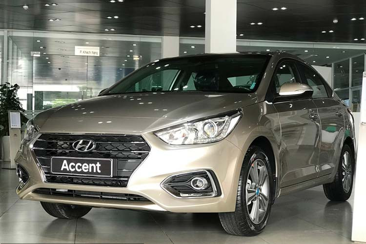 Doanh số của Hyundai Accent trong tháng 11 đạt 1.987 xe, tăng 10 xe so với tháng trước đó. Mẫu sedan hạng B tiếp tục cho thấy phong độ ổn định và trụ vững ở vị trí thứ 3 trong số 10 xe ăn khách nhất thị trường. Xe có hai tùy chọn động cơ là số sàn 6 cấp hoặc tự động 6 cấp với mức giá từ 426 đến 540 triệu đồng.