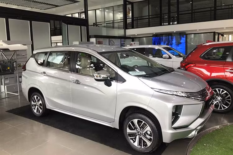 Trong đó Mitsubishi Xpander vẫn là cái tên đáng chú ý nhất khi xuất sắc bảo vệ thành công ngôi vị xe bán chạy nhất Việt Nam từ ông vua doanh số Toyota Vios. Tháng 11, Mitsubishi Xpander đạt doanh số 2.692 xe, đã tăng 63 xe so với tháng trước. Tuy mức tăng trên là không đáng kể nhưng Xpander vẫn đang cho thấy sức hút mạnh mẽ của mình. 