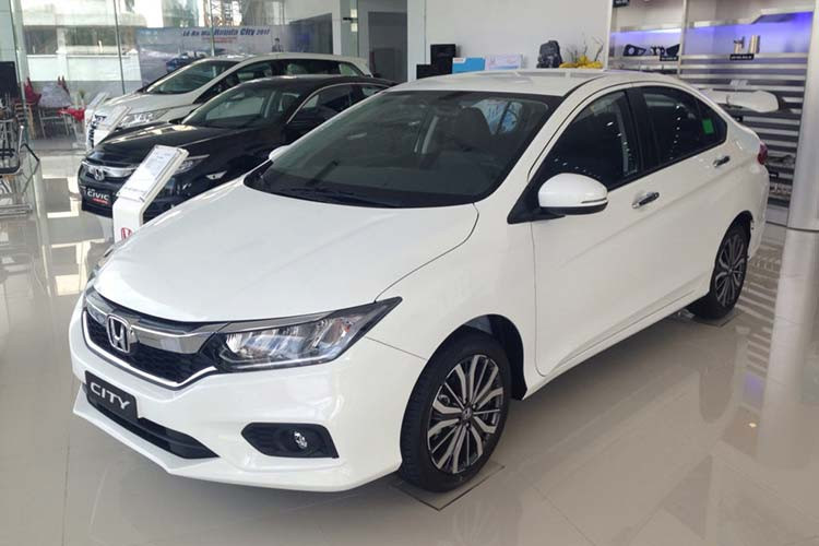Đại diện thứ 4 trong phân khúc sedan hạng B là Honda City tiếp tục trở lại Top 10 mẫu xe bán chạy tháng 11 với 883 chiếc bán ra thị trường ôtô Việt Nam, điều này tiếp tục cho thấy sức hút của mẫu xe này với nhiều tiện nghi so với các mẫu xe còn lại cùng phân khúc.
