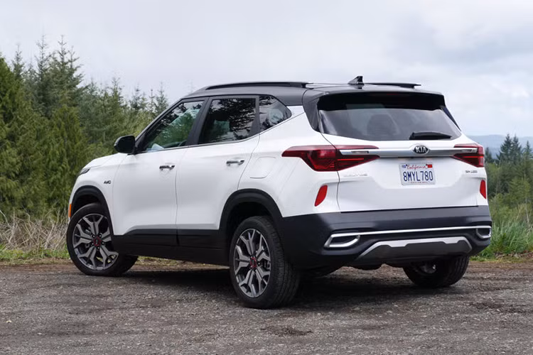 Việc lắp ráp CKD sẽ giúp tân binh này tạo được sức hút khi chính thức ra mắt bởi nếu được lắp ráp, Kia Seltos cũng sẽ giống như Hyundai Kona và Ford EcoSport, đều thuộc diện hưởng mức giảm 50% lệ phí trước bạ trong năm 2020 theo như Nghị định 70/2020/NĐ-CP mới được chính phủ ban hành.