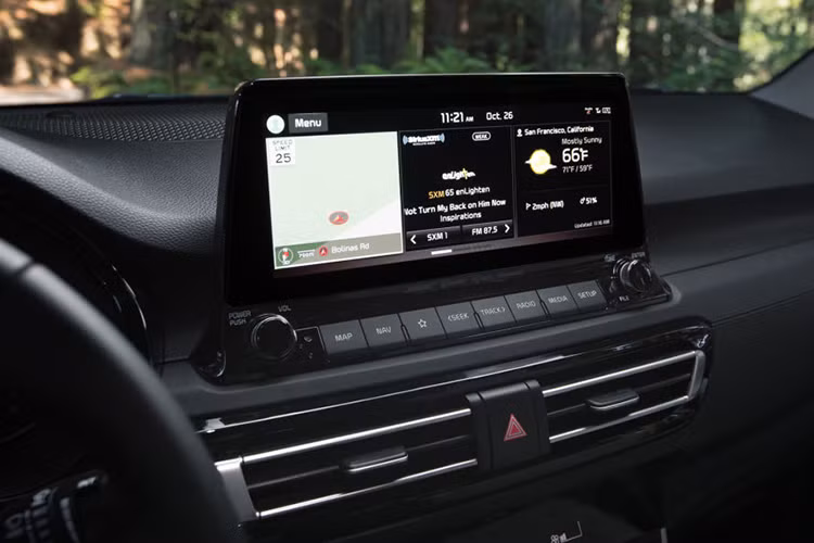 Từ cuối năm 2019 cho đến nay, Kia Seltos đã liên tục ra mắt tại các thị trường trong khu vực Đông Nam Á như Philippines, Singapore và Indonesia. Mẫu xe này được phát triển dựa trên cơ sở gầm bệ chung với Hyundai Kona cho chiều dài 4.375 mm, rộng 1.800 mm, cao 1.615 mm nếu không có baga nóc và chiều dài cơ sở mức 2.630 mm, hứa hẹn một không gian nội thất rộng rãi.