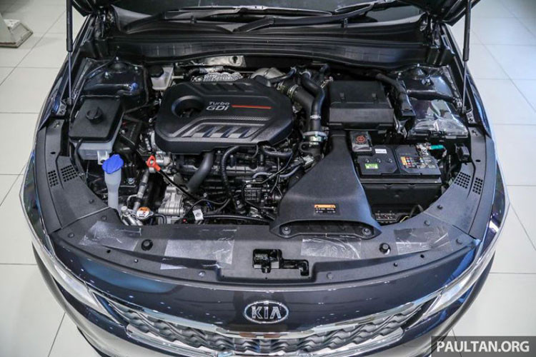 Về truyền động, Kia Optima 2019 cơ sở được phân phối ở Malaysia với cỗ máy xăng Nu 2.0L 4 xi-lanh cho ra 163 mã lực cùng 196Nm mô-men xoắn cực đại, trong khi đó, phiên bản GT sẽ sử dụng động cơ xăng tăng áp Theta 2.0 T-GDi sản sinh công suất 245 mã lực và 350Nm.