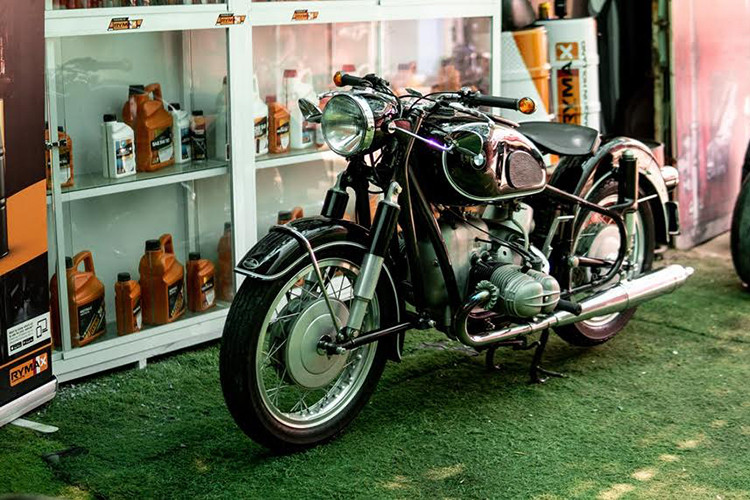 Rymax Lubricants Vietnam là thương hiệu dầu nhớt và phụ gia nổi tiếng đến từ Hà Lan, với lịch sử hình thành vào đầu những năm 80. Rymax Lubricants luôn đặt tiêu chí chất lượng và trải nghiệm người dùng lên hàng đầu bằng việc không ngừng cải tiến chất lượng sản phẩm, dịch vụ. Xuất hiện trên thị trường Việt Nam từ đầu tháng 5/2019, Rymax Lubricants đã ghi lại trong lòng người dùng những dấu ấn khó phai về chất lượng sản phẩm tren cả ôtô, xe máy và máy công nghiệp...