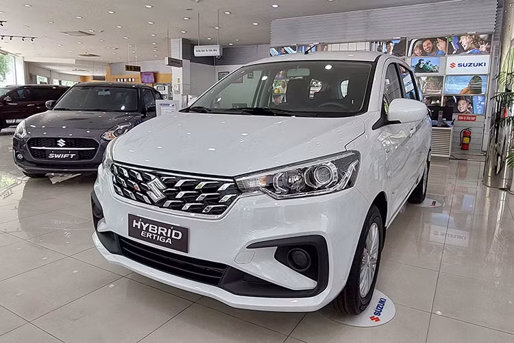 Mẫu xe MPV Suzuki Ertiga với doanh số bán ra chỉ 20 chiếc trong tháng 7 vừa qua, xếp ở vị trí thứ 5. Việc Suzuki Ertiga Hybrid bán kém cũng không có gì bất ngờ vì mẫu xe này hiện đang dọn kho những chiếc cuối cùng, vì đã có thông tin ngưng bán ở thị trường Việt Nam.