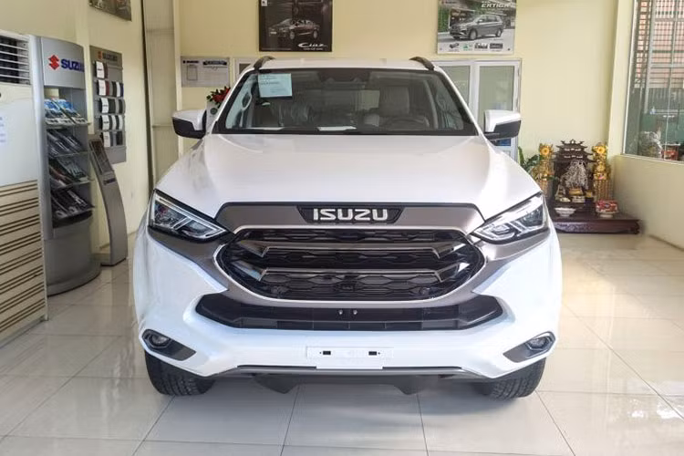 Khép lại tháng 7, doanh số bán hàng Isuzu mu-X đạt chỉ 18 xe và đứng ở vị trí thứ 3. Doanh số lũy kế của mẫu SUV cỡ trung này trong 7 tháng đầu năm 2024 là 104 xe, giảm nhẹ 2,8% so với cùng kỳ năm ngoái. Tại Việt Nam, Isuzu mu-X không được ưa chuộng vì thiết kế kém nịnh mắt, trang bị không có gì nổi bật và giá bán chưa thực sự hấp dẫn. 