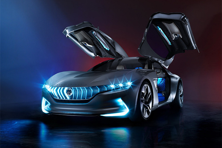 Hệ thống điều biến mô-men xoắn truyền tải lực kéo tới 4 bánh xe, đem lại khả năng điều khiển tối ưu và ổn định, an toàn. Ngoài ra chiếc xe cũng có hệ thống phanh tái sinh năng lượng. Xe có thể đi được quãng đường 160 km nhưng còn có thể tăng lên đến 1.000 km với gói tăng cường là hệ thống pin nhiên liệu hydrogen hoặc động cơ đốt trong.