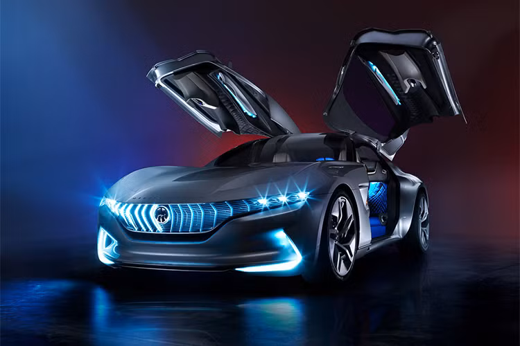 Hệ thống điều biến mô-men xoắn truyền tải lực kéo tới 4 bánh xe, đem lại khả năng điều khiển tối ưu và ổn định, an toàn. Ngoài ra chiếc xe cũng có hệ thống phanh tái sinh năng lượng. Xe có thể đi được quãng đường 160 km nhưng còn có thể tăng lên đến 1.000 km với gói tăng cường là hệ thống pin nhiên liệu hydrogen hoặc động cơ đốt trong.